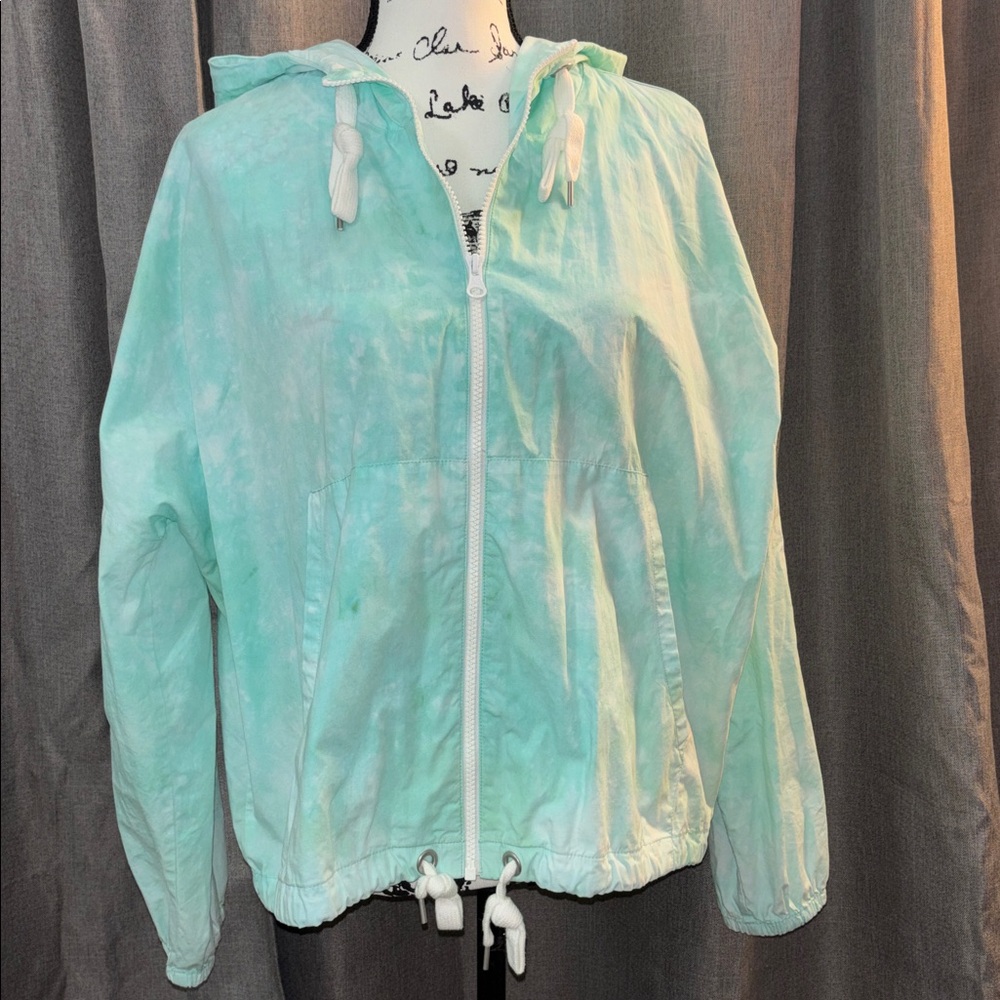American Eagle vintage 100% cotton light teal with hints of pink and white